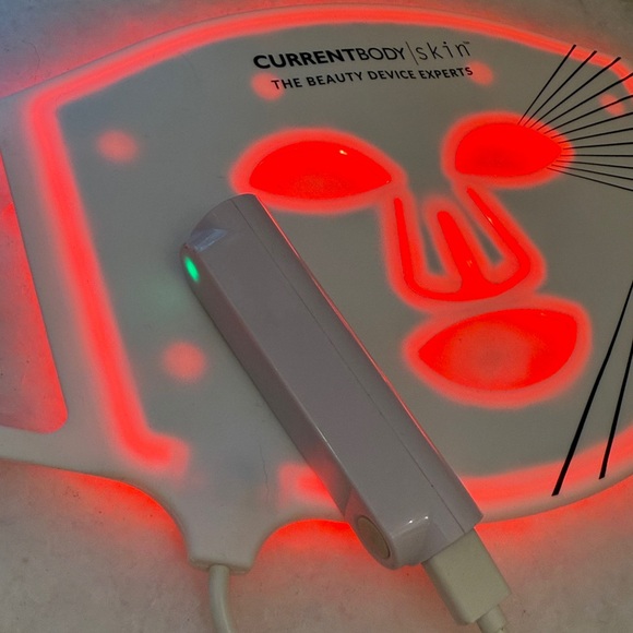 CurrentBody LED Red Light Face Mask
Series 1 in bag & box - Picture 3 of 9